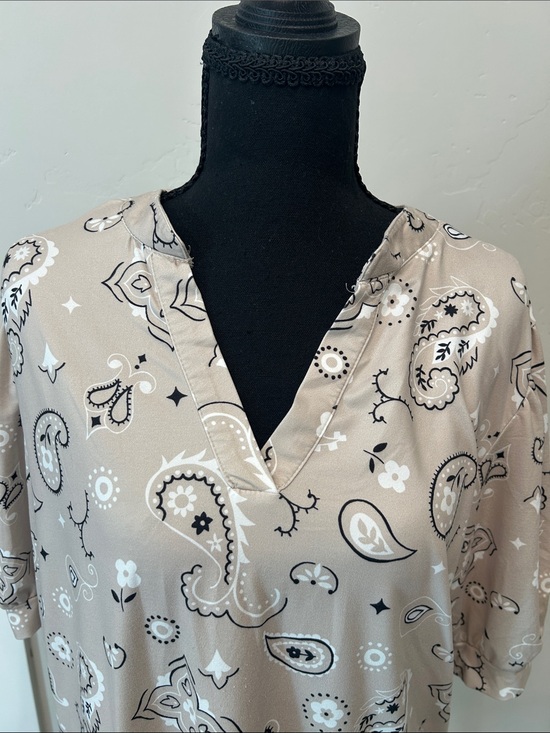 Sterling Kreek Tops - STERLING KREEK Women's Taupe Paisley Split-Neck Top L